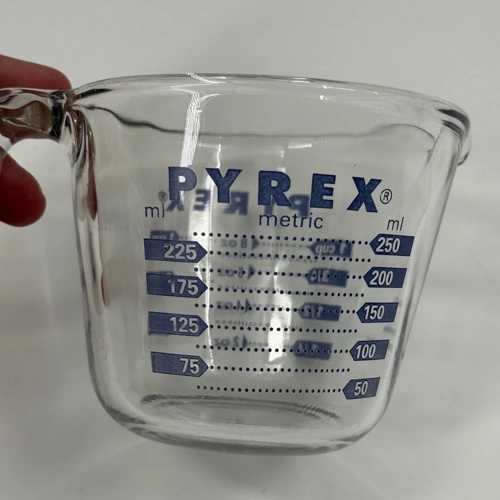 Vintage PYREX 516-O 2-Cup Blue All Capital Lettering Glass Measuring Cup, USA